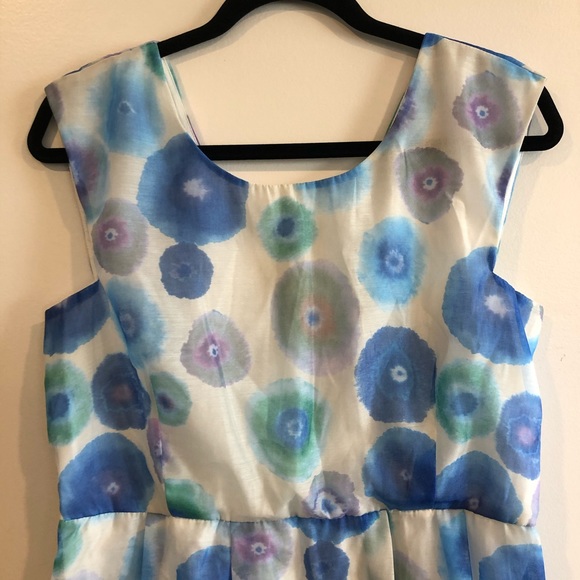 Women’s Dress - Picture 2 of 4